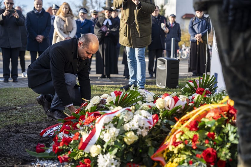 Odsłonięcie Pomnika Cywilnej Ludności Powstańczej Warszawy Deportowanej do Wojennego Wrocławia w Trakcie i Po Upadku Powstania Warszawskiego
